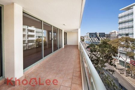 Refreshed Large Three Bedroom Apartment with Expansive Entertaining Balcony - Photo 4