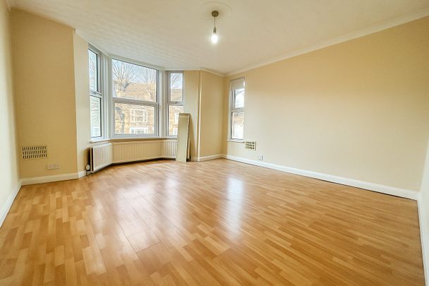 2 Bedroom Flat To Let - HP13 - Photo 1