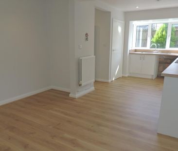 3 bedroom semi-detached house to rent - Photo 2