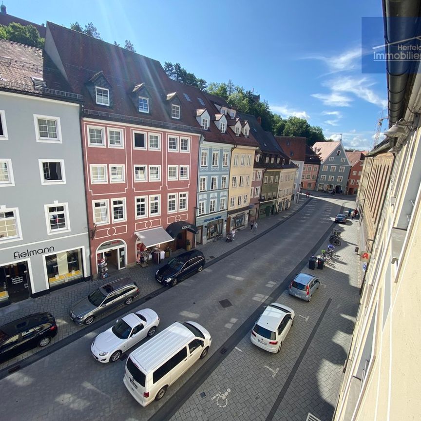 Schöne, gemütliche 2-Zimmer-Wohnung mit TG-Stellplatz & Blick auf den Hauptplatz, direkt im Zentrum - Photo 1