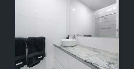 A League of Its Own - Fully Furnished 2 Bedroom Central Apartment - Photo 5