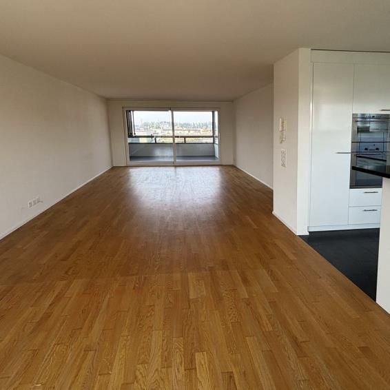 Moderne 4.5-Zimmer-Wohnung mit beheiztem Balkon/Wintergarten - Photo 1