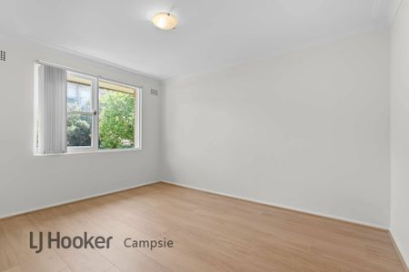 Modern Top Floor 2 Bedroom Apartment - Photo 3