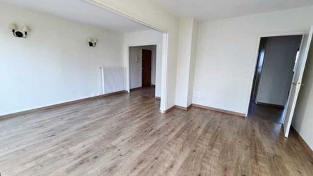 Location Appartement 5 pièces 96m² ORLEANS 45100 - Photo 3