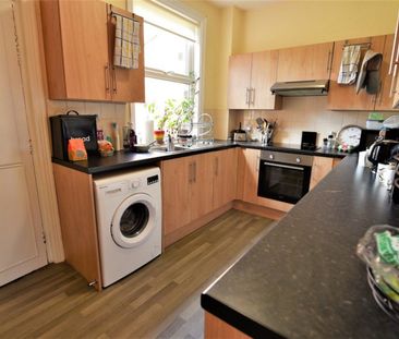 2 bedroom House in Hindle Place, Leeds - Photo 6