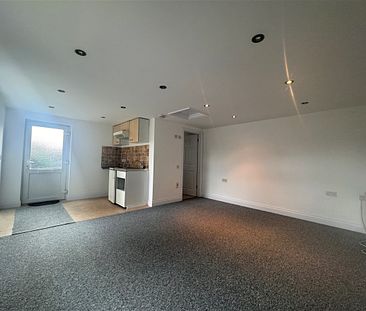 3 bedroom end of terrace house to rent - Photo 5