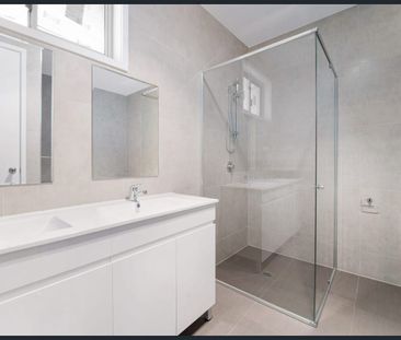 BRAND NEW LUXURY 5 BEDROOM DUPLEX - Photo 4