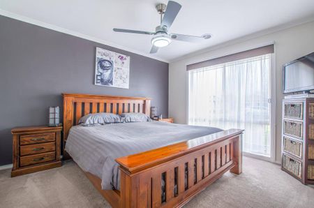 Neat as a pin - Photo 3