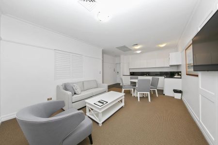Fully Renovated 1 Bedroom in Adina - Photo 3