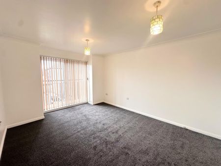 3 bedroom flat to rent - Photo 2