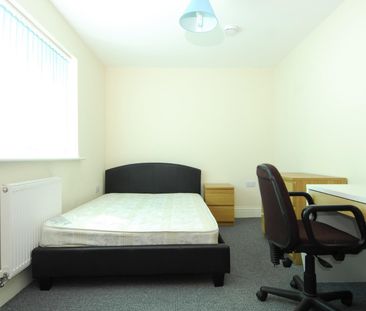 Quaker Lane, Plymouth - Photo 1