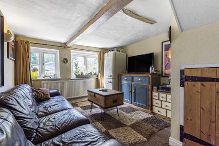 3 bedroom semi-detached house to rent - Photo 2