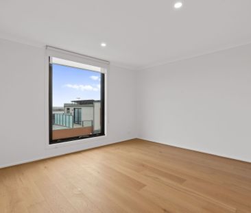 Gorgeous Brand New 4 Bedroom Townhouse in Endeavour Hills - Photo 4