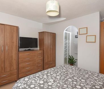 2 bedroom end of terrace house to rent - Photo 1