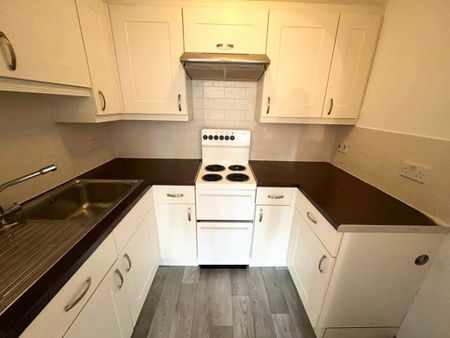 Wellington Road, Bournemouth, Dorset, BH8 - Photo 5