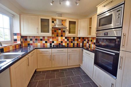 2 bedroom semi-detached house to rent - Photo 4