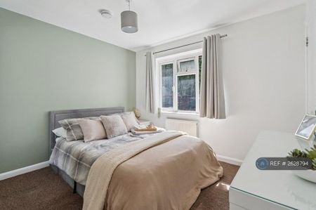 1 bedroom in a house share to rent - Photo 3