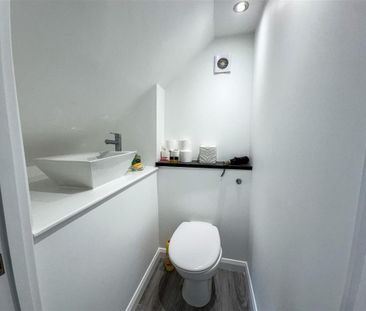 2 bedroom end of terrace house to rent - Photo 1