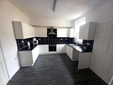 3 bedroom terraced house to rent - Photo 5