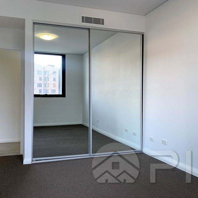 Nearly New One bedroom Apartment with Spectacular City Views - Photo 1