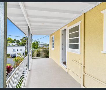 Renovated Top Floor Unit with Beautiful Water Views - ALL OPEN HOME... - Photo 5