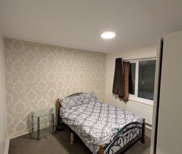 Room in a Shared House, Grenaby Avenue Croydo, CR0 - Photo 2