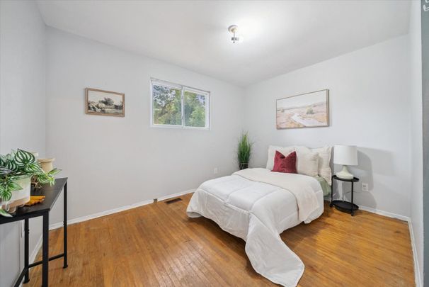 For Lease - 6 Glenecho Drive, Barrie, Ontario - Photo 1