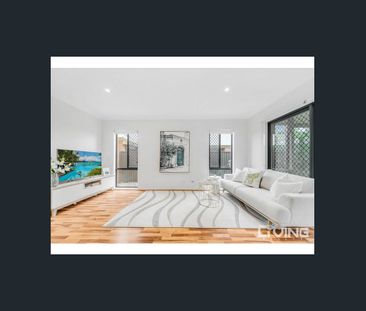 Spacious Double-Storey Family Home with Solar Panels & Multi-Purpos... - Photo 1