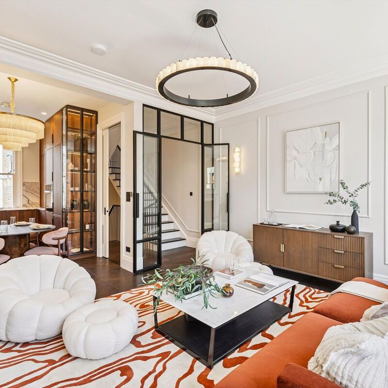 Impeccably renovated home with expansive roof terrace for let in Chelsea SW10. - Photo 1