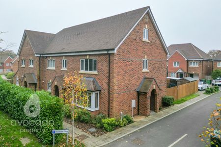 3 bed end of terrace house to rent in Woodroffe Close, Ash, GU12 6FS - Photo 4