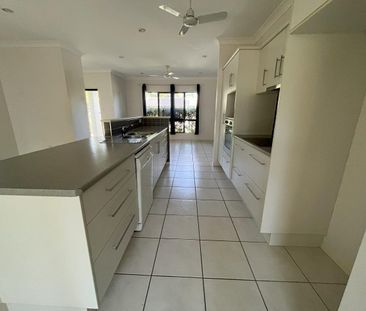 Modern Lowset - Photo 5