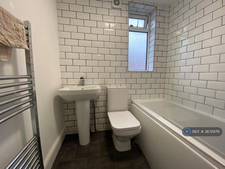 2 bedroom terraced house to rent - Photo 3