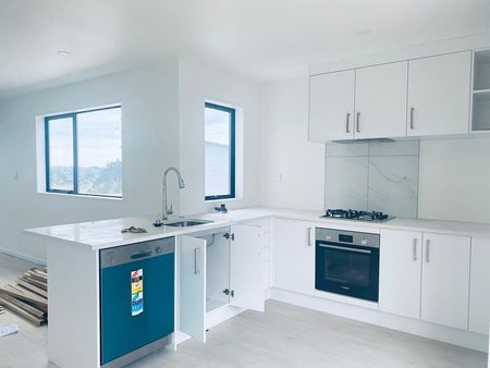 3 Bedroom with Amazing View in Papakura - Photo 2