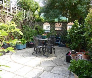 Alexander Street - Photo 5