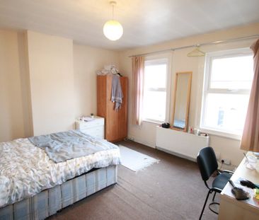 3 Bed Terraced House, Blenheim Road, RG1 - Photo 2