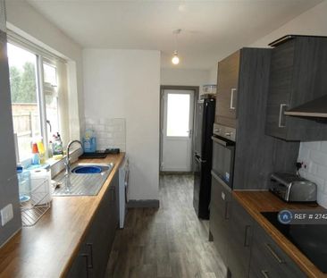 1 bedroom in a house share to rent - Photo 3