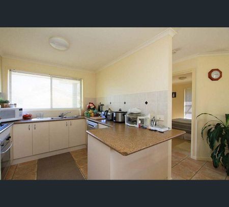 1/22 Mulqueeny Street, Wodonga, Vic 3690 - Photo 2
