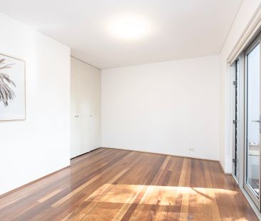 Inner City Sanctuary in Premier Locale! - Photo 4