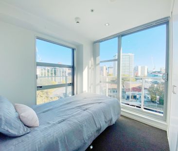 Bright Two-Bed with Openable Windows - CBD Living - Photo 6
