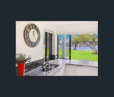 Sunlit Riverfront Retreat on Parkyn Parade, Steps from Mooloolaba B... - Photo 1