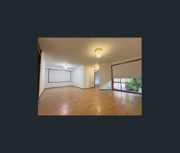 Fully Refurbished Home with "Solar System & Battery" – Rare Opportu... - Photo 2