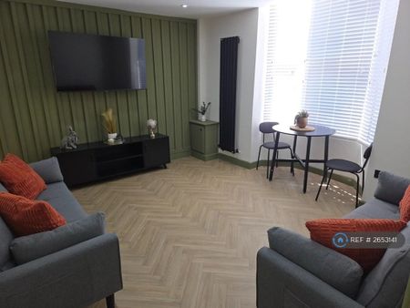 1 bedroom in a house share to rent - Photo 2