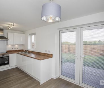 4 bed House - Semi-Detached To Let - Photo 5