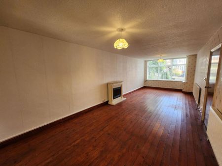 4 bedroom semi-detached house to rent - Photo 2