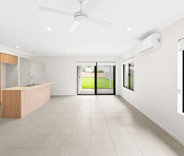 Spacious 5 Bedroom Family Home in North Harbour Estate - Photo 2