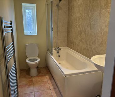 2 bedroom terraced house to rent - Photo 2