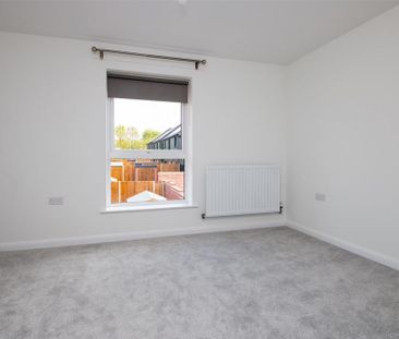 3 bedroom semi-detached house to rent - Photo 2