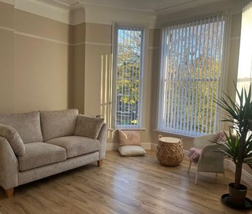 1 bedroom Flat To Let - Photo 2