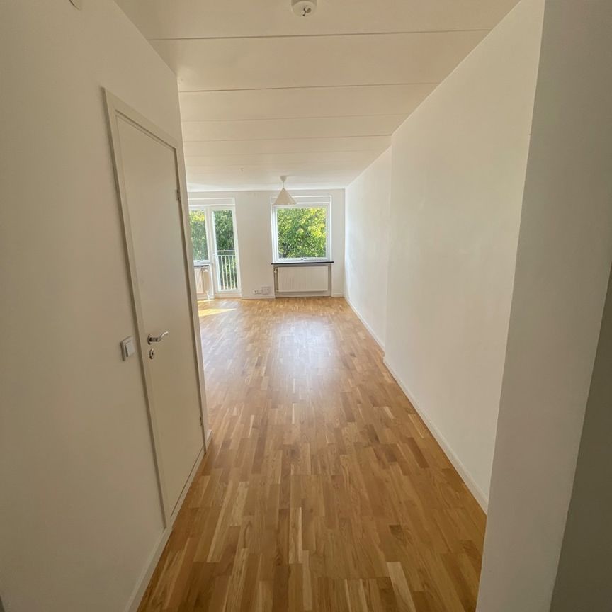 Rönnebergsgatan 18, Öster - Photo 1