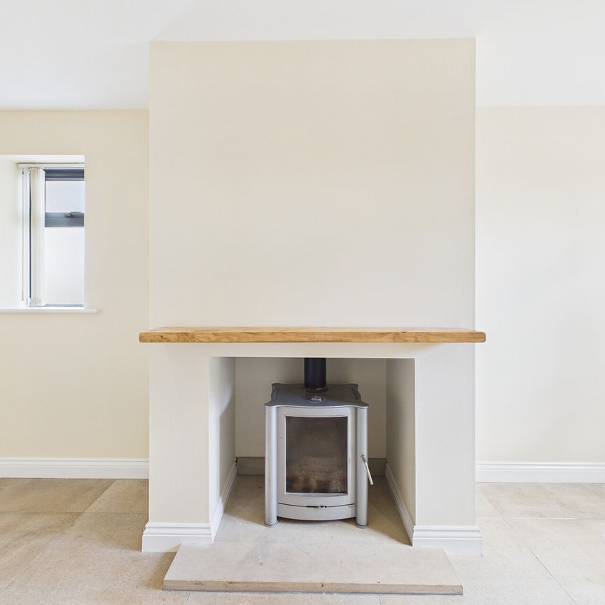 1a Hazel Croft, S17 - Photo 1